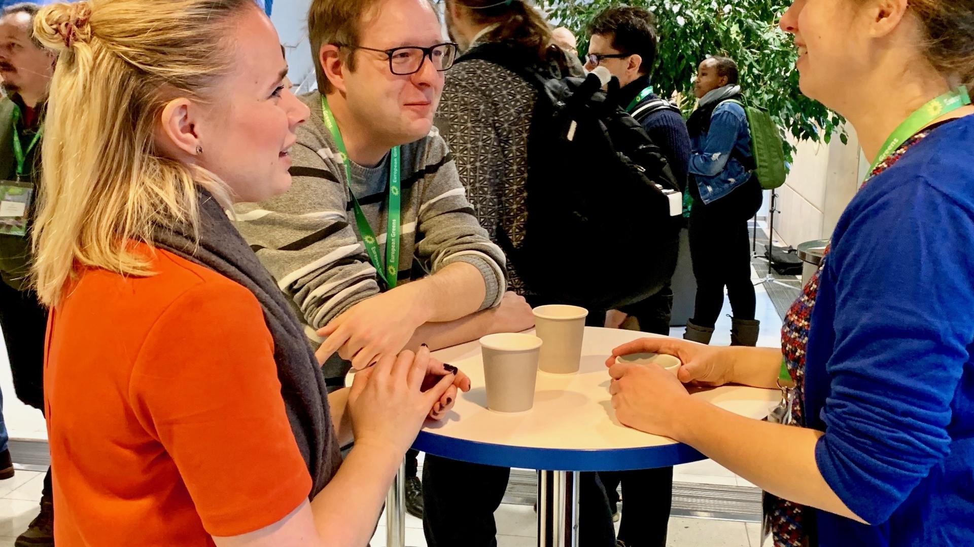 nadia, wouter en mieke in gesprek
